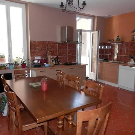 Apartment Spacieux Avec Grand Patio, 1er Etage