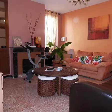 شقة Spacieux Avec Grand Patio, 1er Etage *