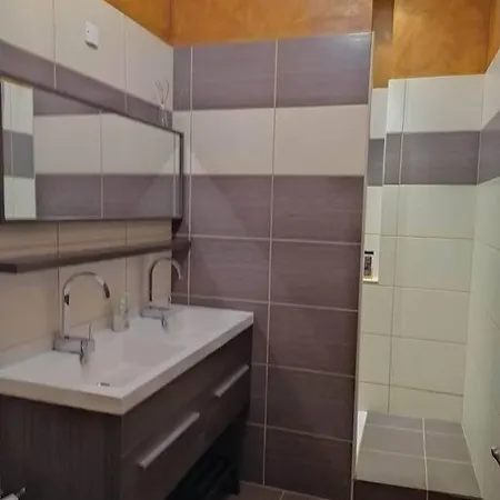 Spacieux Avec Grand Patio, 1er Etage Sigean