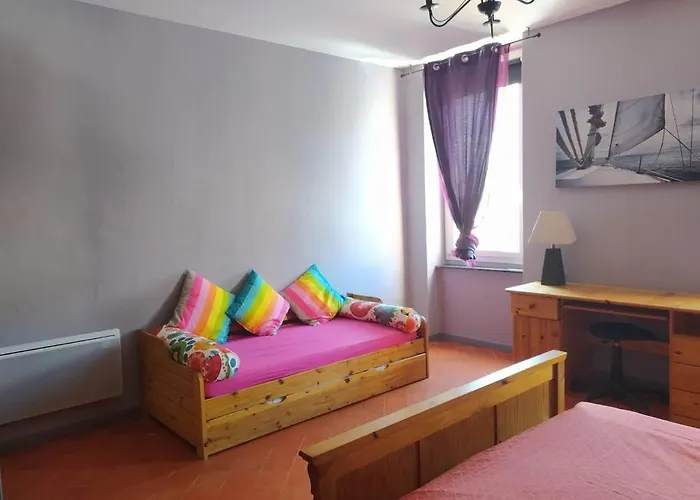 Apartment Spacieux Avec Grand Patio, 1er Etage *
